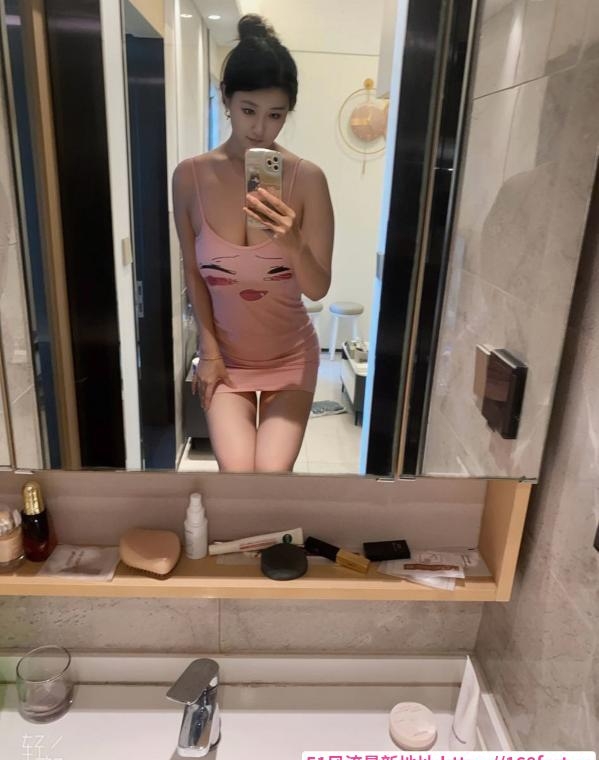 大胸少妇鹿鹿 2