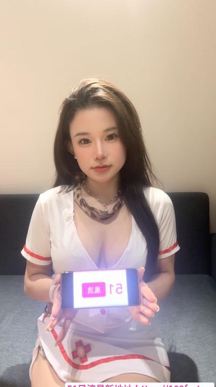 舌吻女王妞妞 2