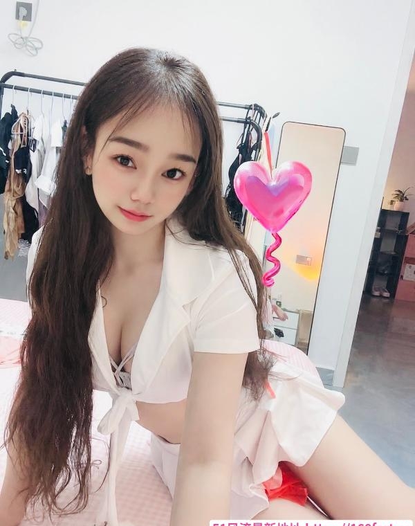 情趣嫩穴白臀小鱼 2