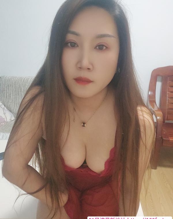 梅花园长发美女 3