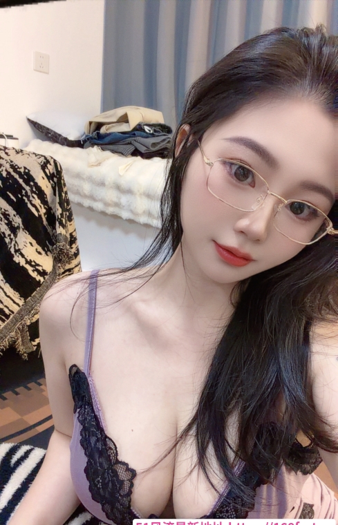 胸大可爱的甜妹妹 3