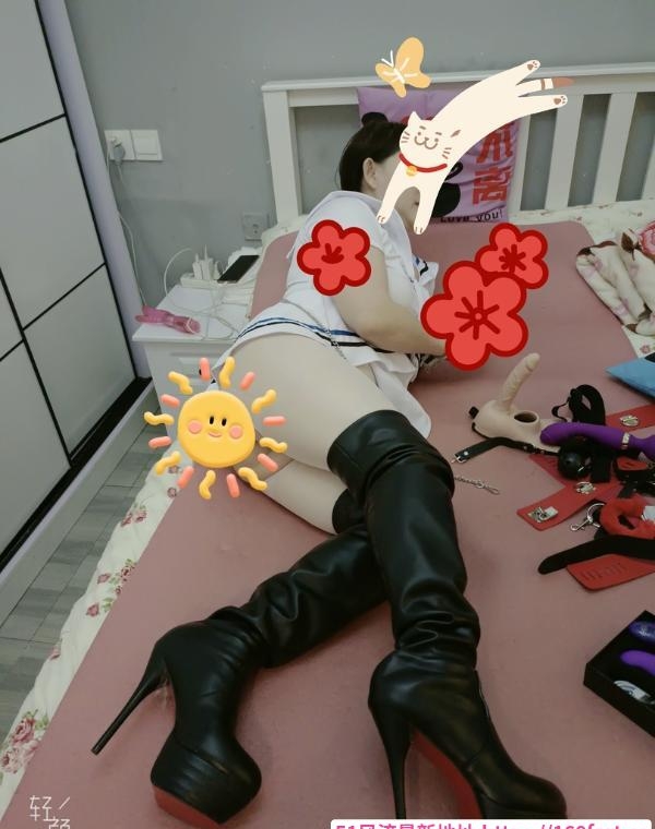 白虎鲍鱼逼喷水三通姐 3