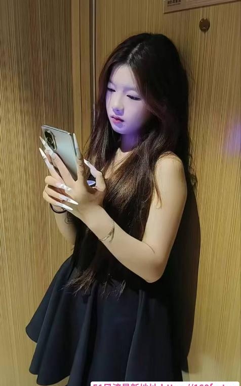 洪山肤白颜值嫩妹 3