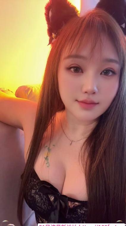 大胸易高潮小甜甜 3