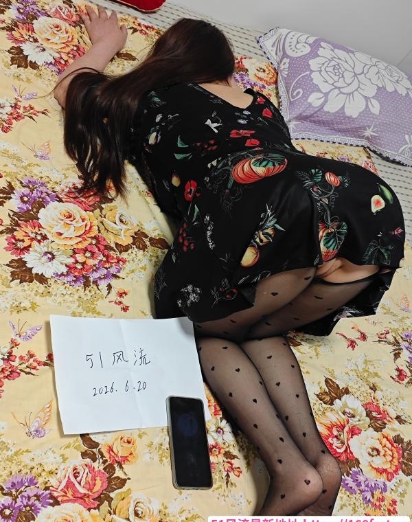 只要两张的熟女 3