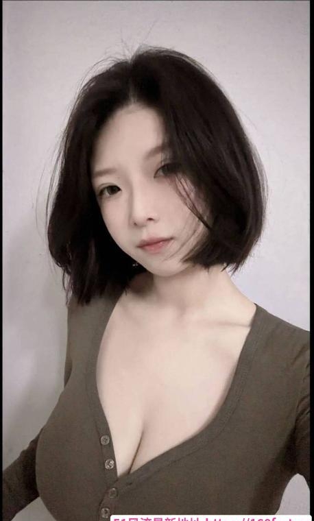 短发性感丰满妹妹 3