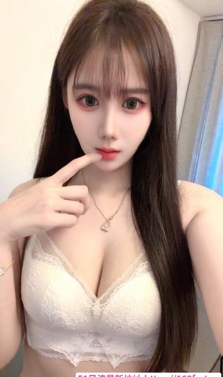 舌吻年轻美女小鱼 3