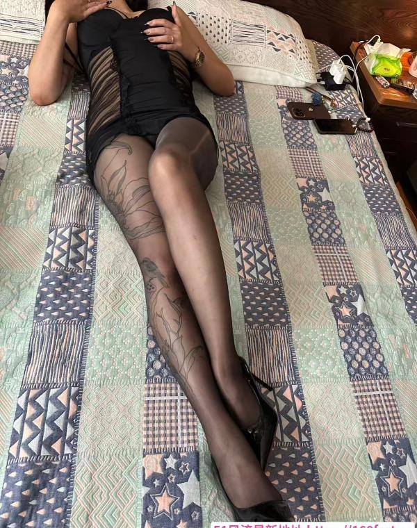 性感黑丝小骚妇 3