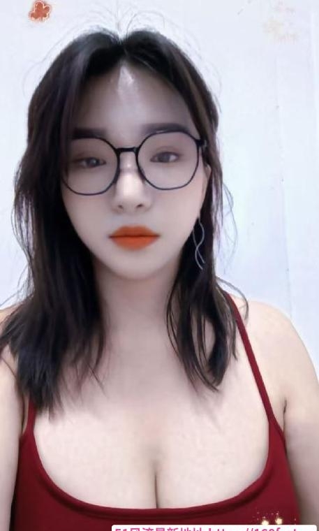 上城眼镜少妇小画 4