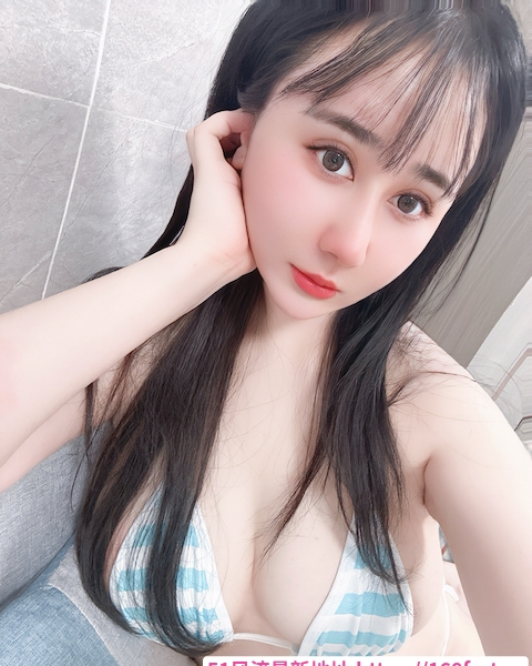 制服波霸大白 4