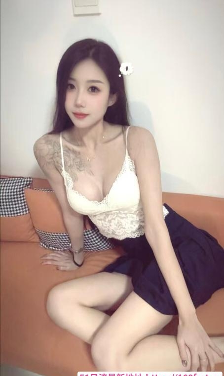 大胸诱惑俏佳人 4