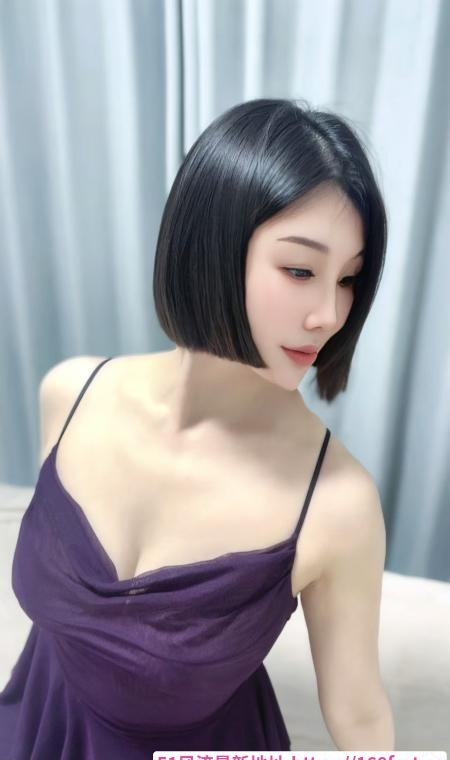白皮翘臀骚朵朵 4