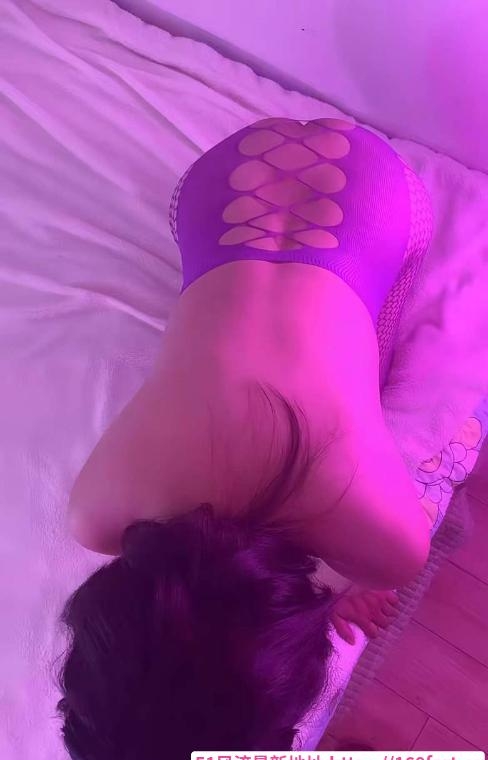 东站风骚翘臀雯雯 4