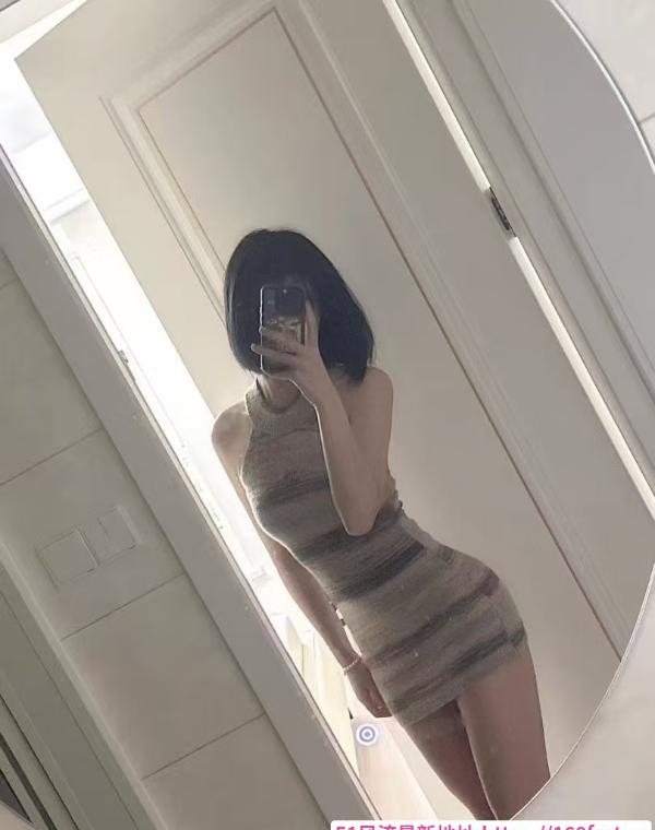 西青肤白貌美大长腿 1