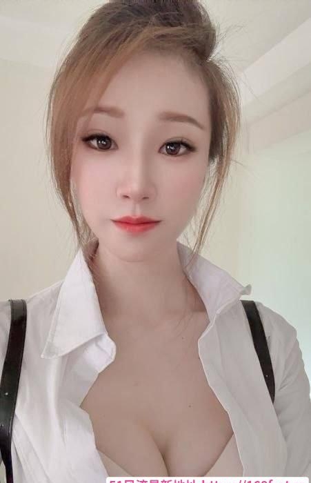 天河微胖大奶骚货 1