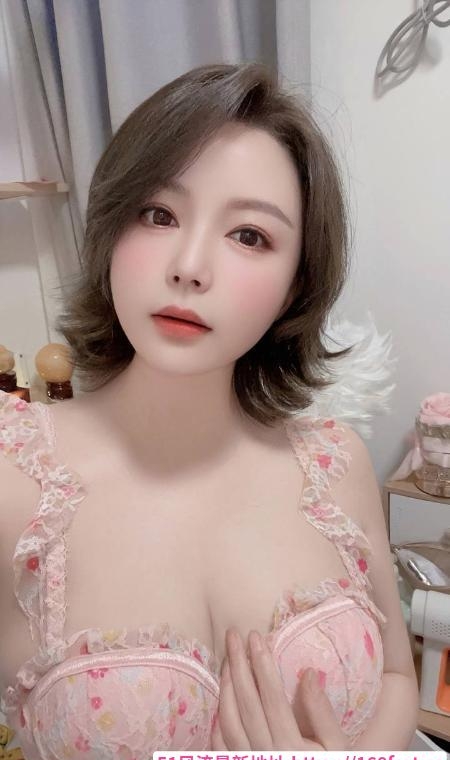 丰满大胸短发妹子 1