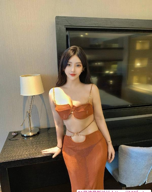 丰润饱满体贴颜值老师 1