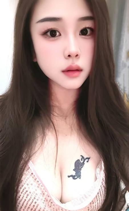 舌吻邻家女孩露露 1