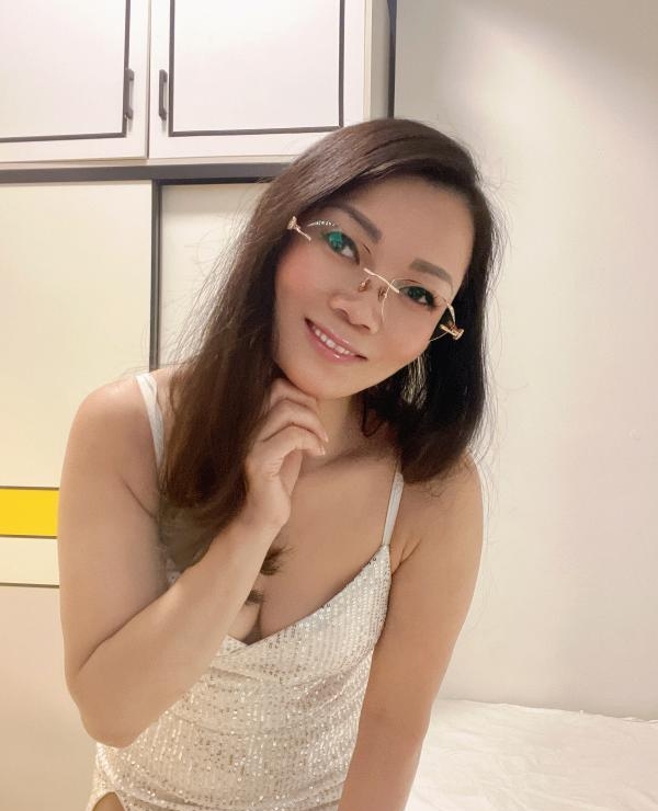 眼镜少妇老师 1