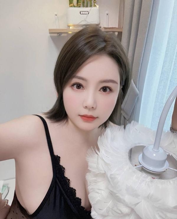 大胸服务系短发妹子 1