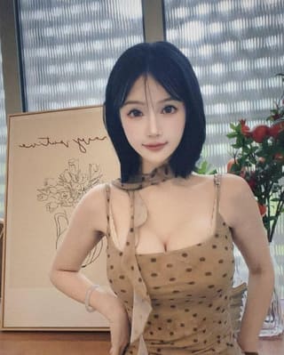 颜值大奶白虎嫩妹UU