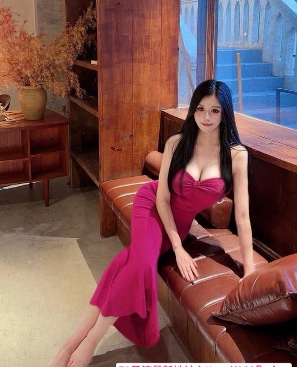 白嫩大胸性感翘臀老师 1