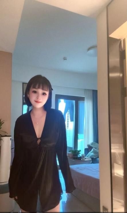 体验服务系蜜桃臀梨子 1