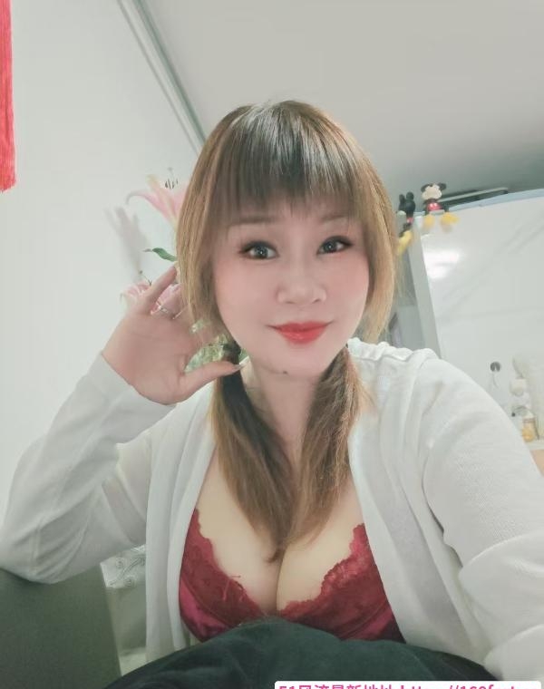 白云爆乳美少妇 2