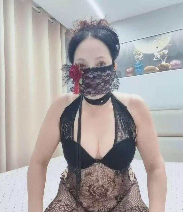 风骚黑色情趣熟女 2