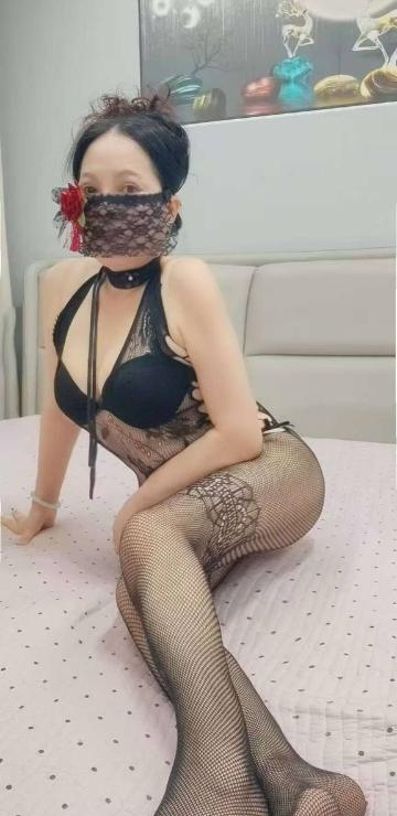 风骚黑色情趣熟女 3
