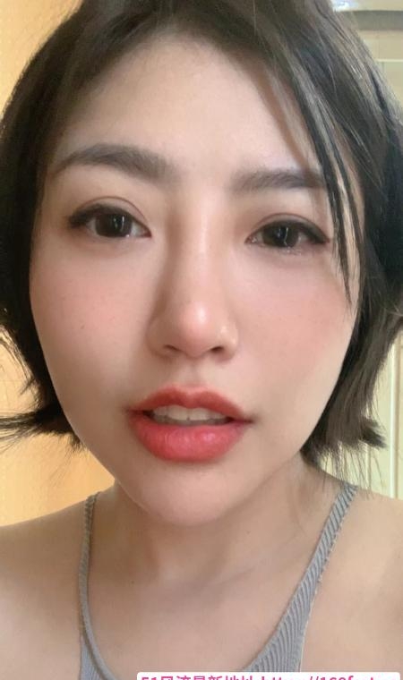 服务系杨菲 4