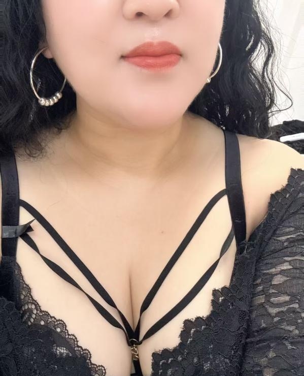 滨江丰乳肥臀泄火少妇 4