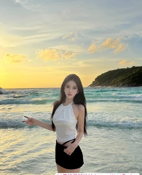 黑丝制服美足御姐cc 4